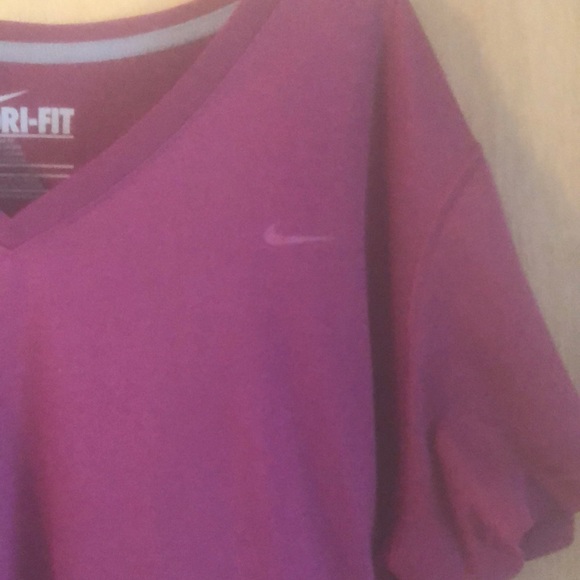 Nike Tops - EUC Nike tee (255)